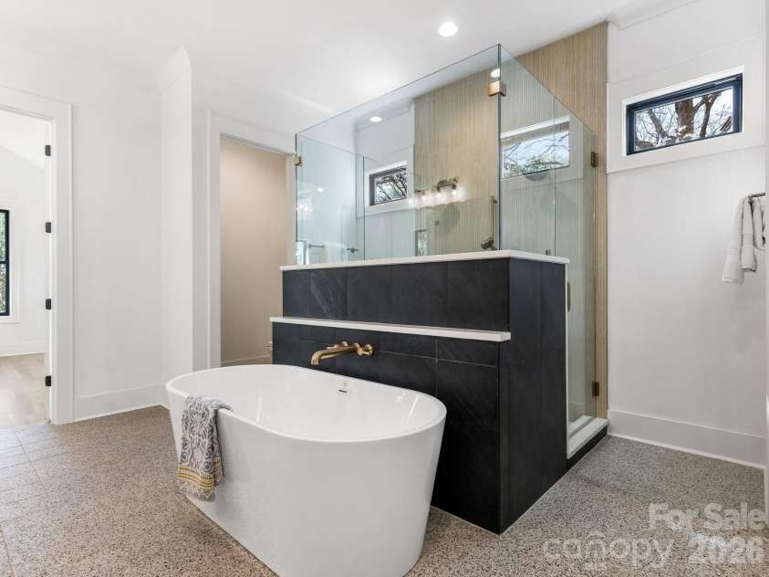 1326 Richland Drive, Charlotte, NC 28211.  MLS# CAR4361937, YatesRealty ID 27097. Primary Bath