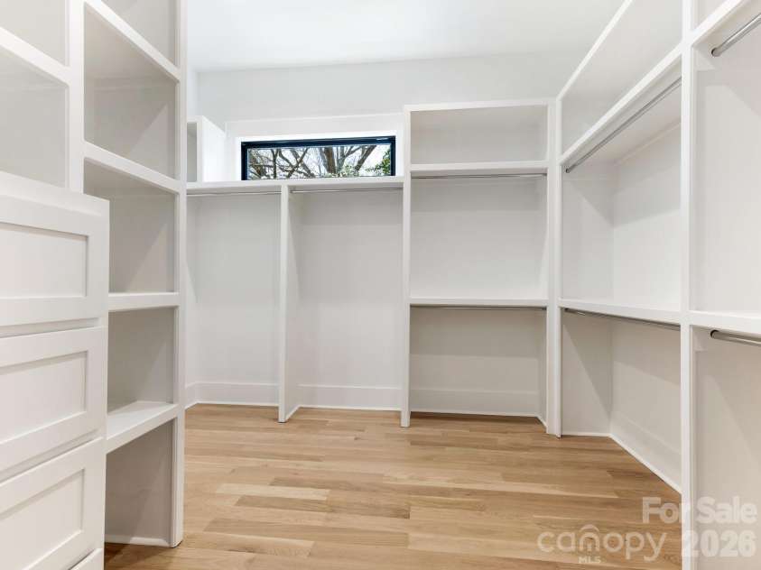 1326 Richland Drive, Charlotte, NC 28211.  MLS# CAR4361937, YatesRealty ID 27097. Primary Closet