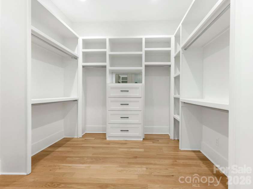 1326 Richland Drive, Charlotte, NC 28211.  MLS# CAR4361937, YatesRealty ID 27097. Primary Closet