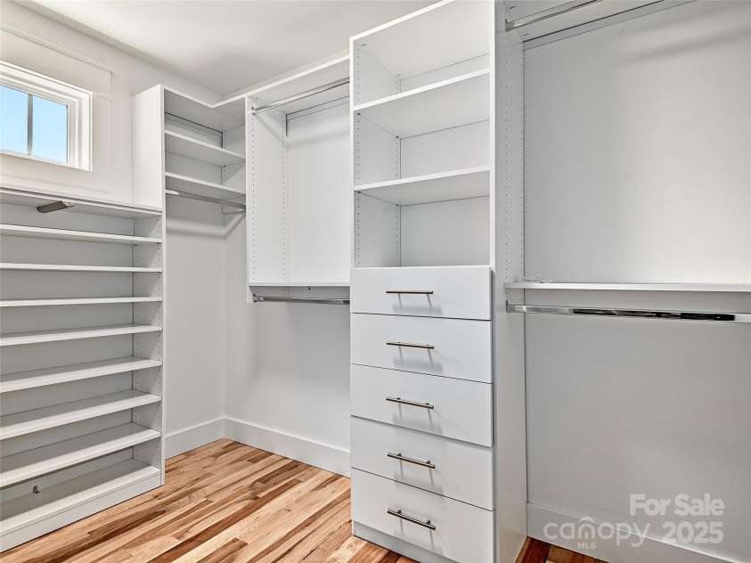 35 Douglas Place, Asheville, NC 28803.  MLS# CAR4238557, YatesRealty ID 27097. Example Purposes Only- Similar House