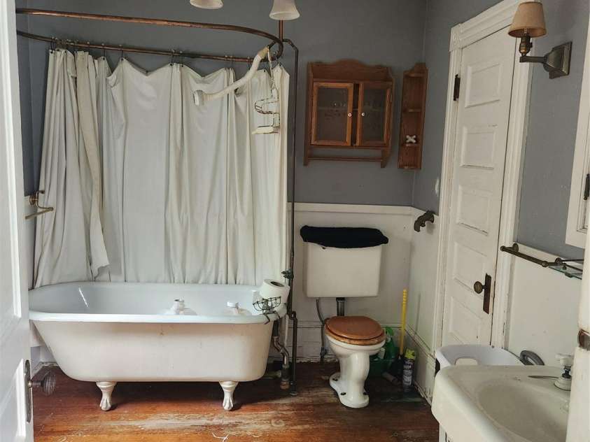 425 Horah Street, Salisbury, NC 28144.  MLS# CAR4267014, YatesRealty ID 27098. Full Bath on 2nd Floor