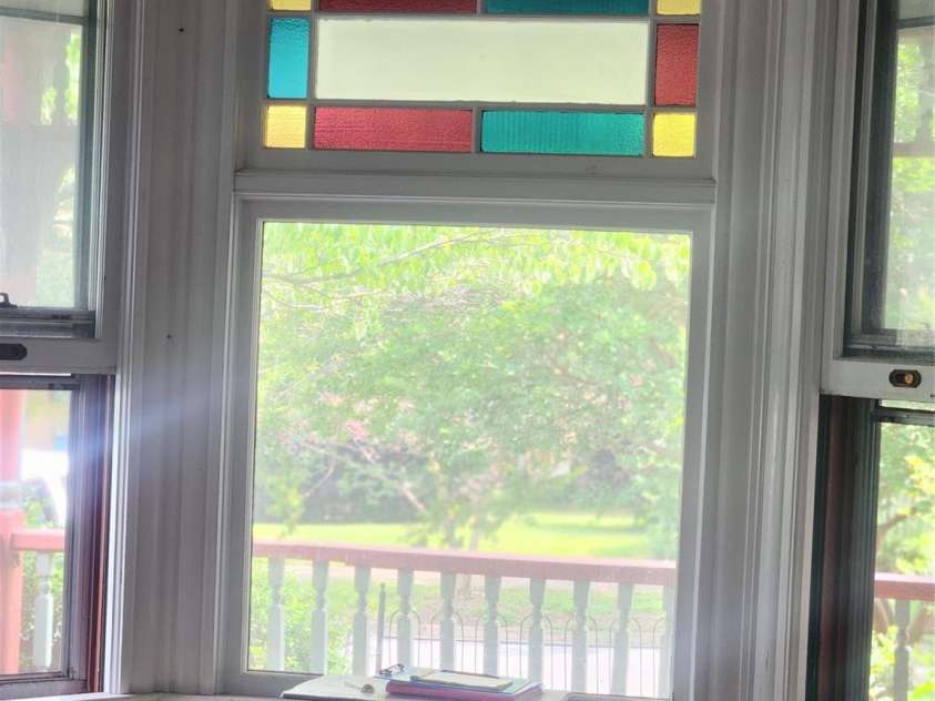 425 Horah Street, Salisbury, NC 28144.  MLS# CAR4267014, YatesRealty ID 27098. Great Room with Stained Glass
