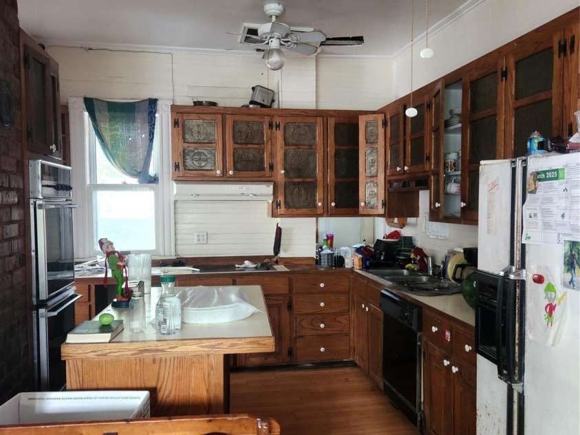425 Horah Street, Salisbury, NC 28144.  MLS# CAR4267014, YatesRealty ID 27098. Kitchen With Center Island