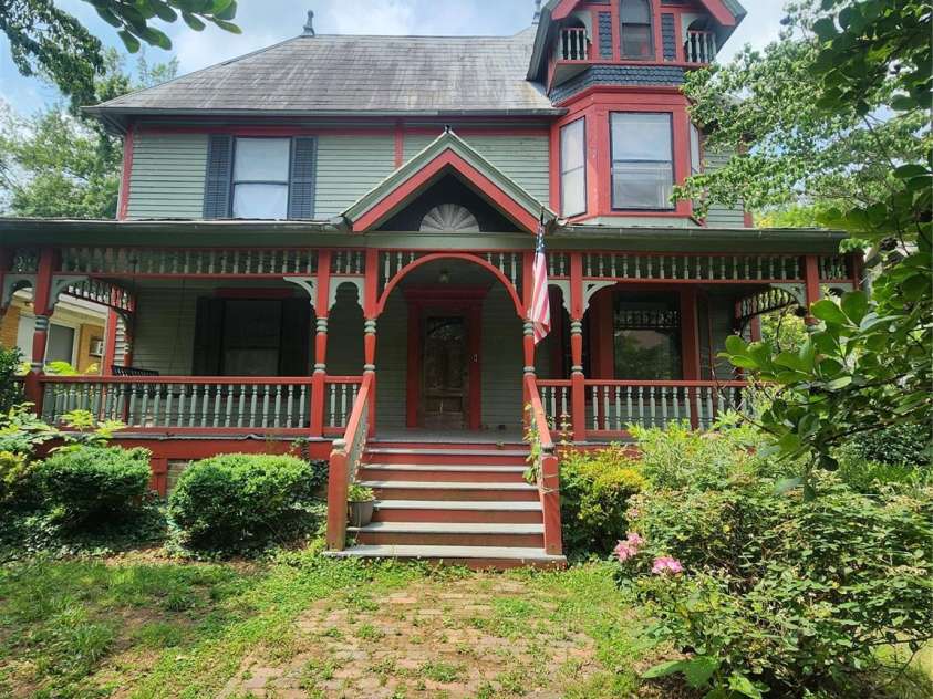 425 Horah Street, Salisbury, NC 28144.  MLS# CAR4267014, YatesRealty ID 27098. Welcome The Gaskill-Blackmer House