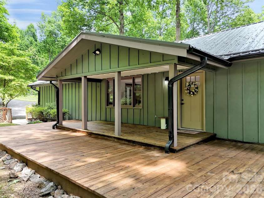 148 Cross Stitch Mountain Road, Sylva, NC 28779.  MLS# CAR4388302, YatesRealty ID 27099. 