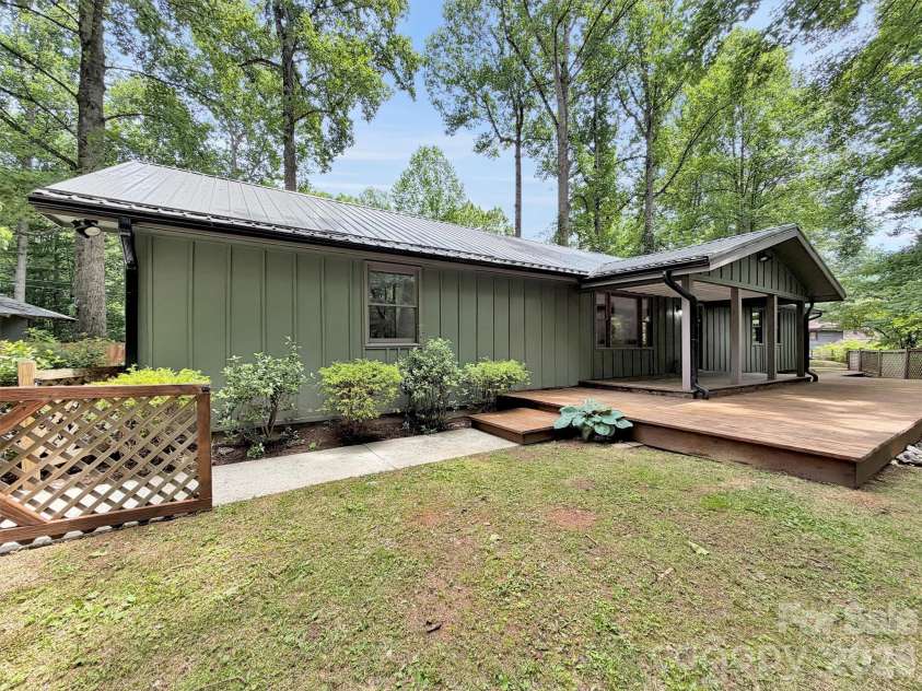 148 Cross Stitch Mountain Road, Sylva, NC 28779.  MLS# CAR4388302, YatesRealty ID 27099. 