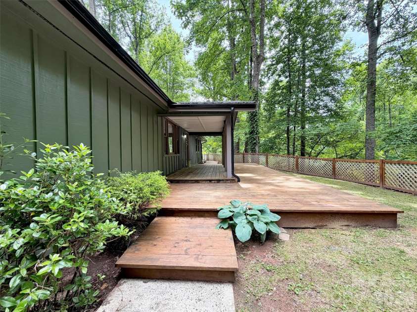 148 Cross Stitch Mountain Road, Sylva, NC 28779.  MLS# CAR4388302, YatesRealty ID 27099. 