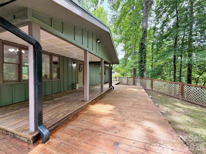148 Cross Stitch Mountain Road, Sylva, NC 28779.  MLS# CAR4388302, YatesRealty ID 27099. 