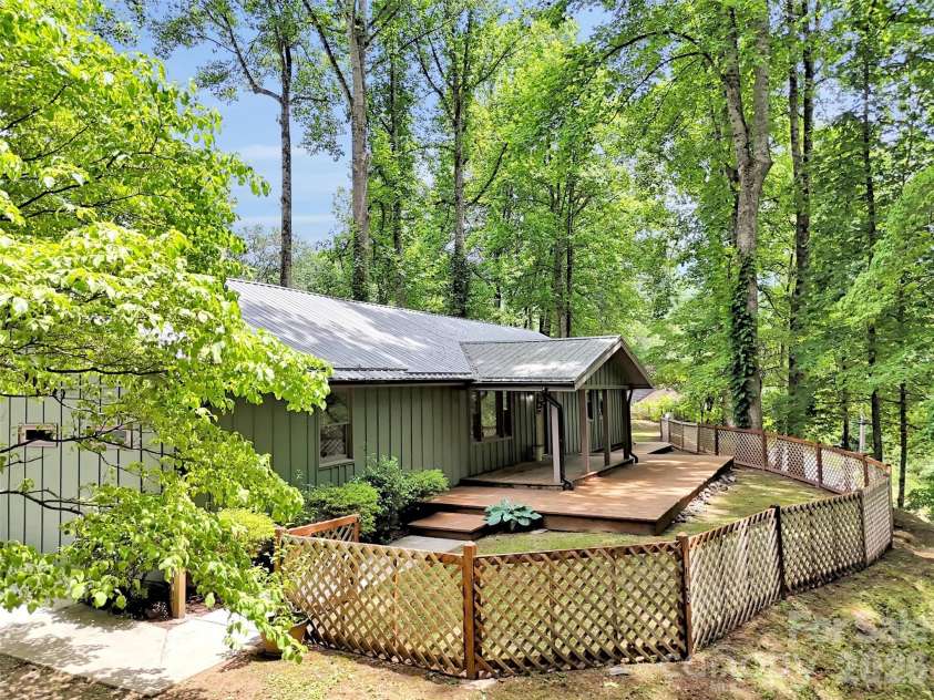 148 Cross Stitch Mountain Road, Sylva, NC 28779.  MLS# CAR4388302, YatesRealty ID 27099. 