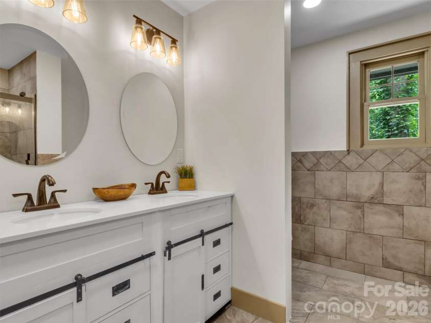 148 Cross Stitch Mountain Road, Sylva, NC 28779.  MLS# CAR4388302, YatesRealty ID 27099. 