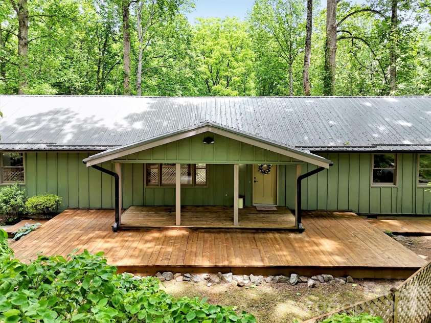 148 Cross Stitch Mountain Road, Sylva, NC 28779.  MLS# CAR4388302, YatesRealty ID 27099. 