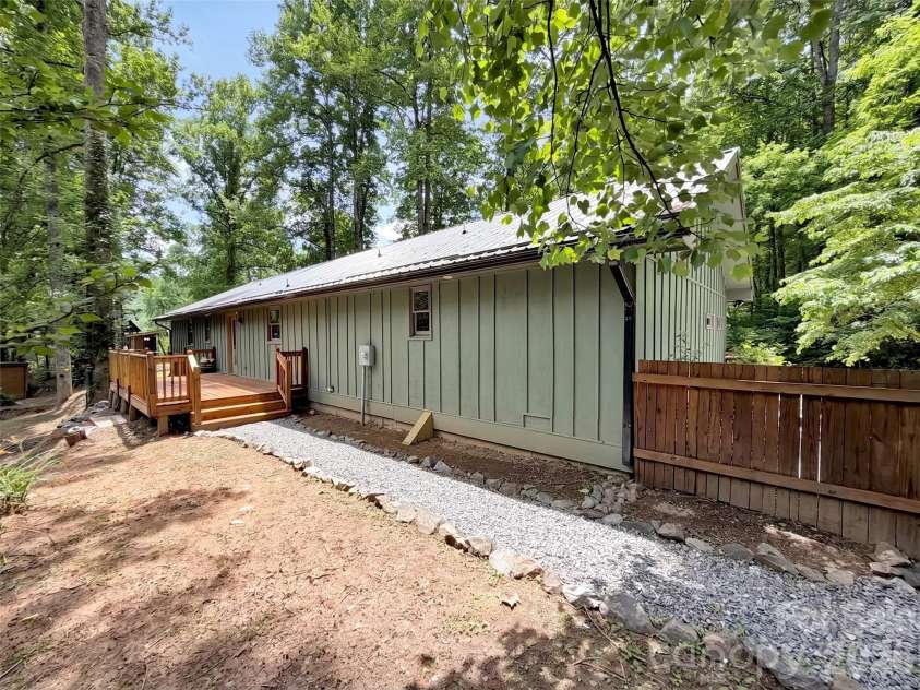 148 Cross Stitch Mountain Road, Sylva, NC 28779.  MLS# CAR4388302, YatesRealty ID 27099. 