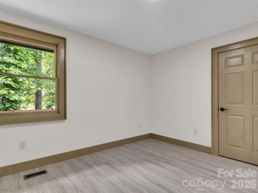 148 Cross Stitch Mountain Road, Sylva, NC 28779.  MLS# CAR4388302, YatesRealty ID 27099. Flex space