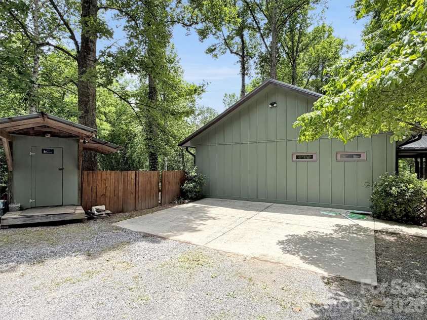 148 Cross Stitch Mountain Road, Sylva, NC 28779.  MLS# CAR4388302, YatesRealty ID 27099. Parking
