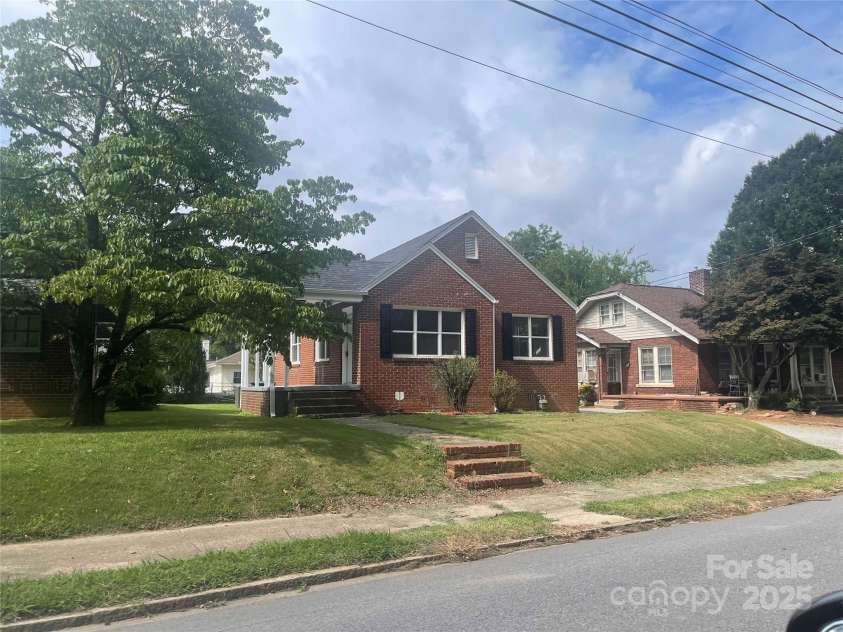 823 Lincolnton Road, Salisbury, NC 28144.  MLS# CAR4282020, YatesRealty ID 27099. 