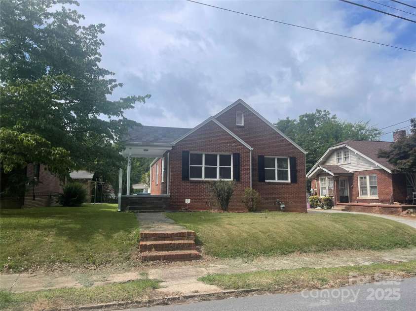 823 Lincolnton Road, Salisbury, NC 28144.  MLS# CAR4282020, YatesRealty ID 27099. 
