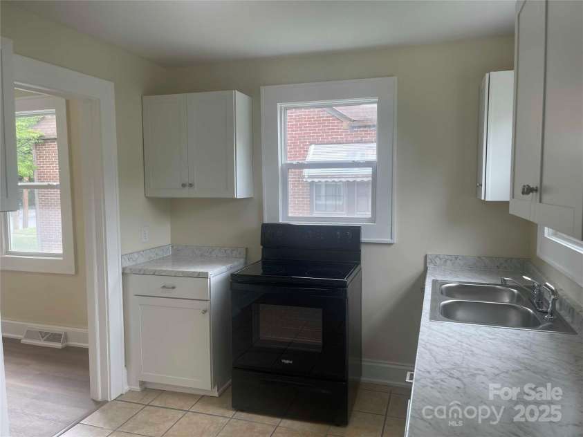 823 Lincolnton Road, Salisbury, NC 28144.  MLS# CAR4282020, YatesRealty ID 27099. 