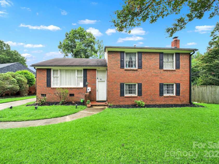 5300 Grafton Drive, Charlotte, NC 28215.  MLS# CAR4294814, YatesRealty ID 271. 