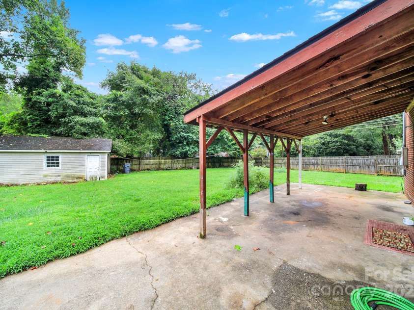 5300 Grafton Drive, Charlotte, NC 28215.  MLS# CAR4294814, YatesRealty ID 271. 