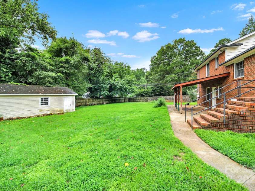 5300 Grafton Drive, Charlotte, NC 28215.  MLS# CAR4294814, YatesRealty ID 271. 