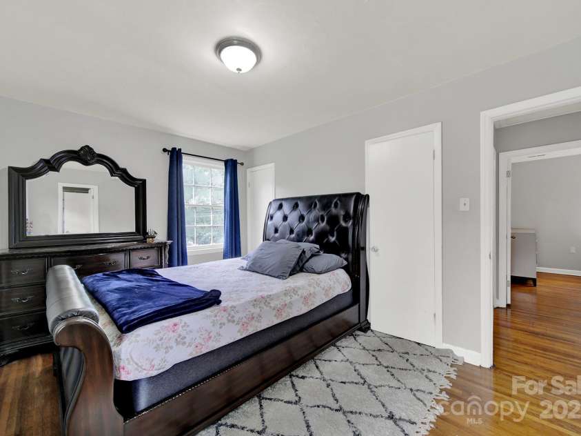 5300 Grafton Drive, Charlotte, NC 28215.  MLS# CAR4294814, YatesRealty ID 271. 