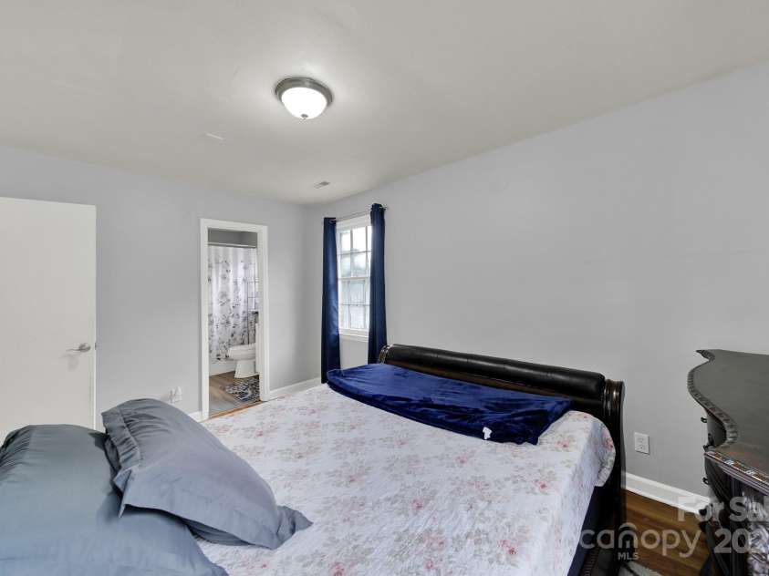 5300 Grafton Drive, Charlotte, NC 28215.  MLS# CAR4294814, YatesRealty ID 271. 