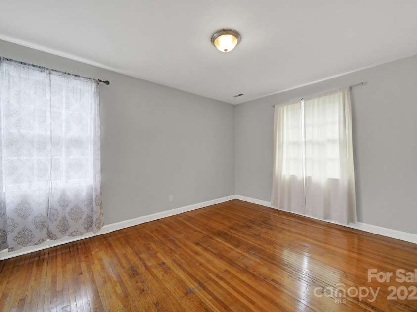 5300 Grafton Drive, Charlotte, NC 28215.  MLS# CAR4294814, YatesRealty ID 271. 