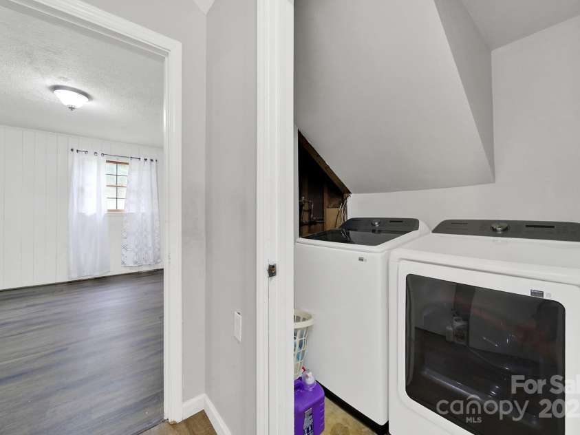 5300 Grafton Drive, Charlotte, NC 28215.  MLS# CAR4294814, YatesRealty ID 271. 