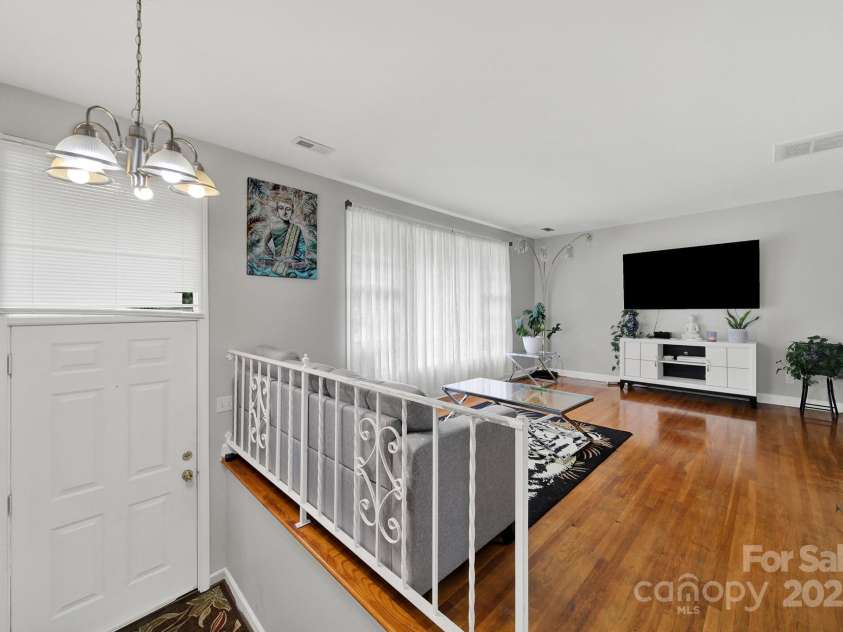 5300 Grafton Drive, Charlotte, NC 28215.  MLS# CAR4294814, YatesRealty ID 271. 