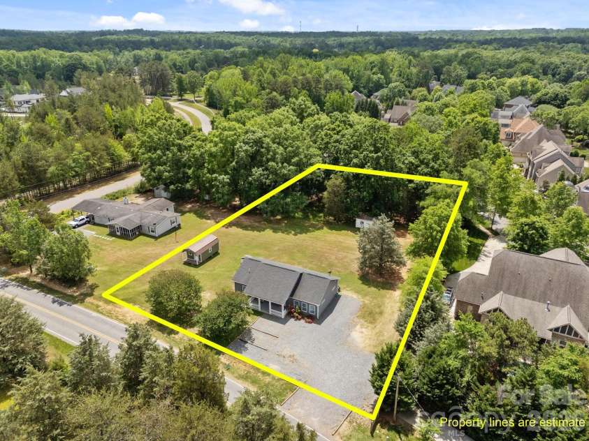 14532 Rocky River Road, Davidson, NC 28036.  MLS# CAR4248123, YatesRealty ID 2710. Lines are approximate.