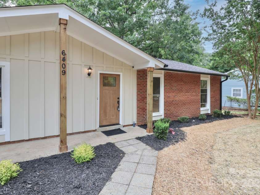 6409 Pineburr Court, Charlotte, NC 28211.  MLS# CAR4282075, YatesRealty ID 27100. 