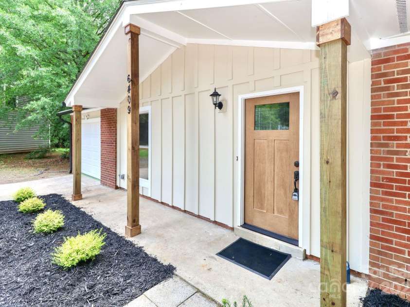 6409 Pineburr Court, Charlotte, NC 28211.  MLS# CAR4282075, YatesRealty ID 27100. 
