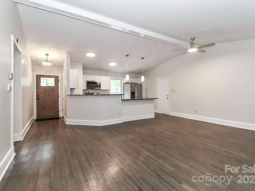 6409 Pineburr Court, Charlotte, NC 28211.  MLS# CAR4282075, YatesRealty ID 27100. 