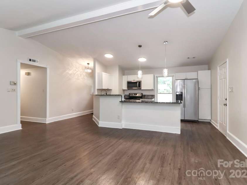 6409 Pineburr Court, Charlotte, NC 28211.  MLS# CAR4282075, YatesRealty ID 27100. 