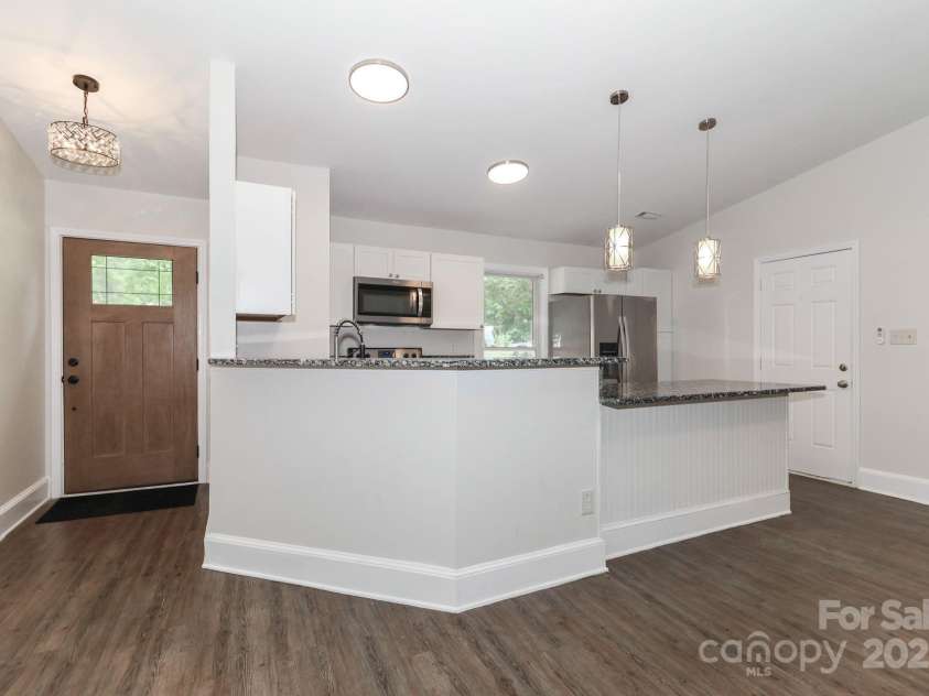 6409 Pineburr Court, Charlotte, NC 28211.  MLS# CAR4282075, YatesRealty ID 27100. 