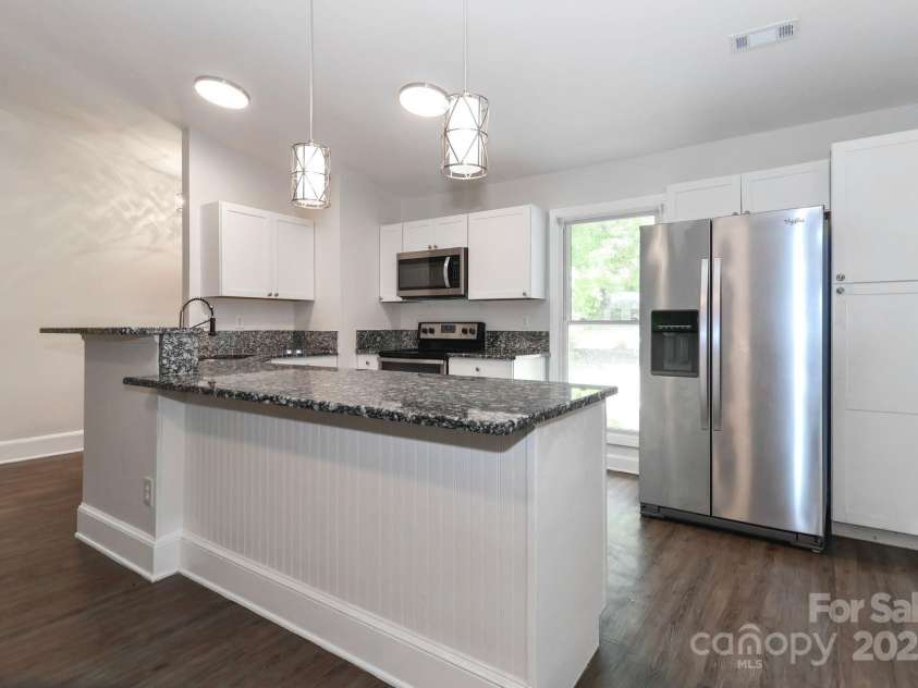 6409 Pineburr Court, Charlotte, NC 28211.  MLS# CAR4282075, YatesRealty ID 27100. 