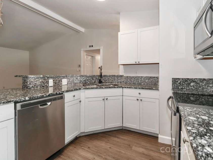 6409 Pineburr Court, Charlotte, NC 28211.  MLS# CAR4282075, YatesRealty ID 27100. 