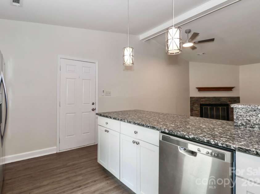 6409 Pineburr Court, Charlotte, NC 28211.  MLS# CAR4282075, YatesRealty ID 27100. 