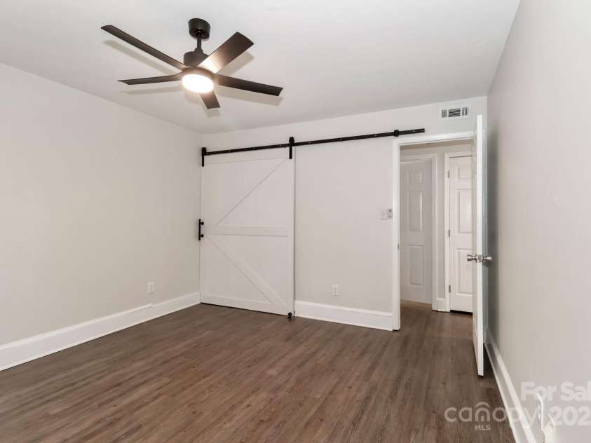 6409 Pineburr Court, Charlotte, NC 28211.  MLS# CAR4282075, YatesRealty ID 27100. 