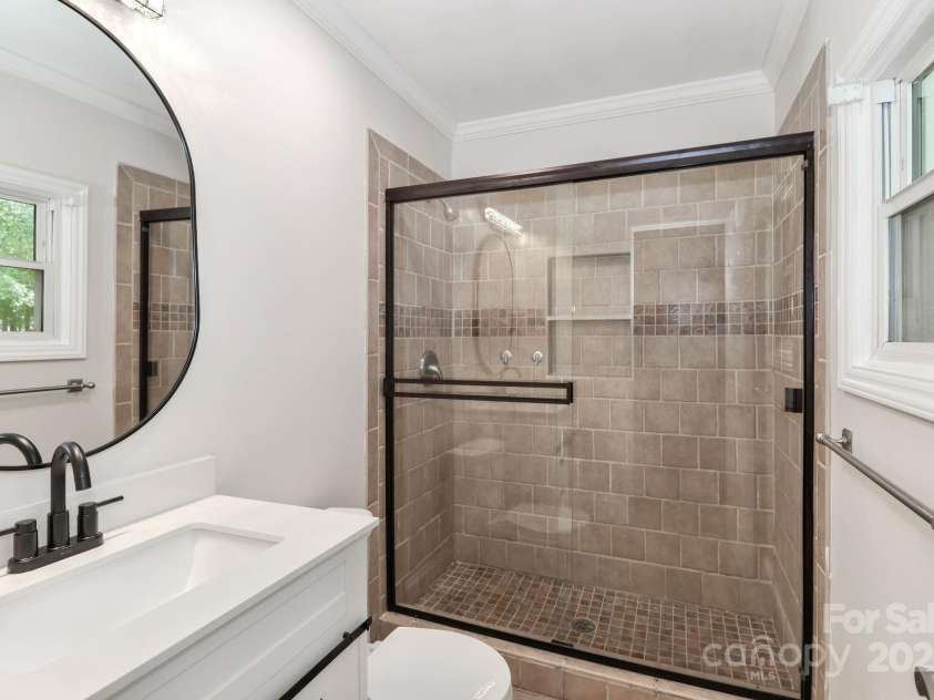 6409 Pineburr Court, Charlotte, NC 28211.  MLS# CAR4282075, YatesRealty ID 27100. 