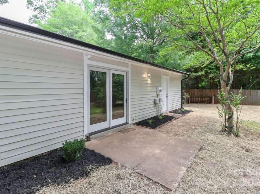 6409 Pineburr Court, Charlotte, NC 28211.  MLS# CAR4282075, YatesRealty ID 27100. 