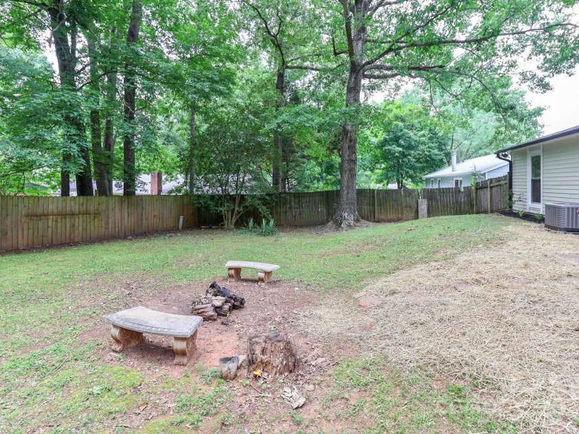 6409 Pineburr Court, Charlotte, NC 28211.  MLS# CAR4282075, YatesRealty ID 27100. 