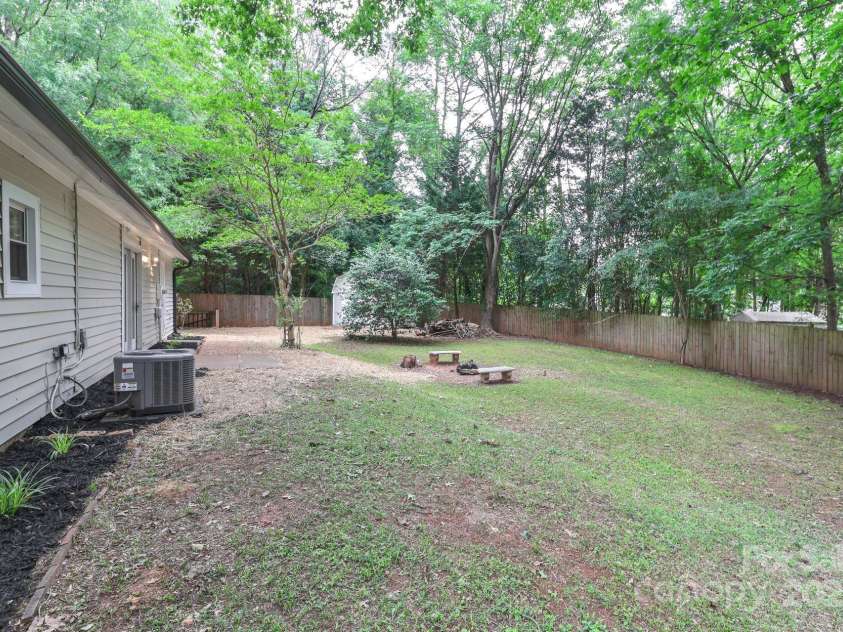 6409 Pineburr Court, Charlotte, NC 28211.  MLS# CAR4282075, YatesRealty ID 27100. 