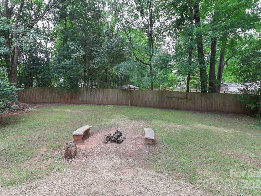 6409 Pineburr Court, Charlotte, NC 28211.  MLS# CAR4282075, YatesRealty ID 27100. 