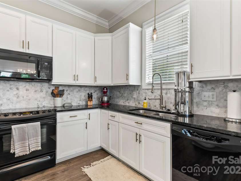 4004 Clover Hill Road, Indian Trail, NC 28079.  MLS# CAR4281996, YatesRealty ID 27101. Kitchen