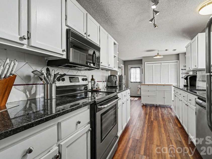 2724 Artesian Court, Charlotte, NC 28270.  MLS# CAR4359309, YatesRealty ID 27106. 