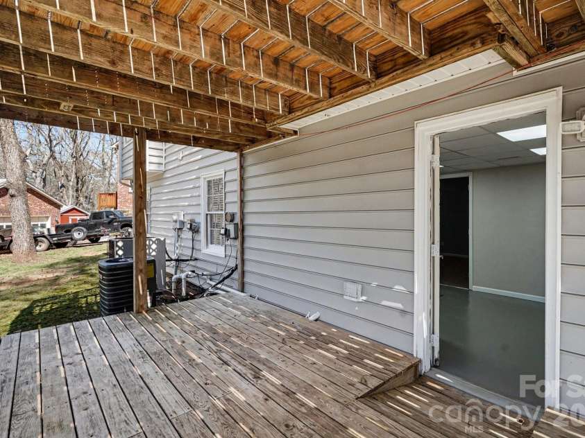2724 Artesian Court, Charlotte, NC 28270.  MLS# CAR4359309, YatesRealty ID 27106. 