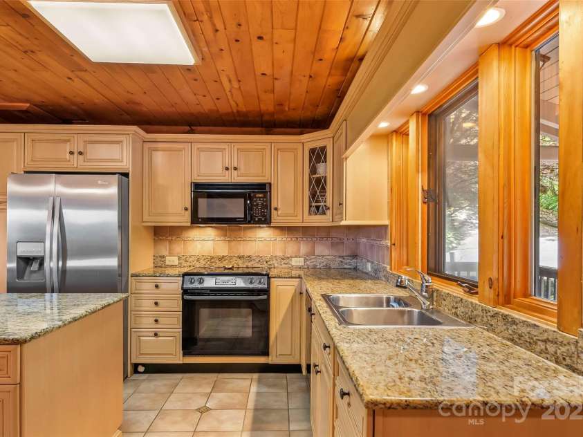 7109 Grandview Extension, Newland, NC 28657.  MLS# CAR4275599, YatesRealty ID 27106. 