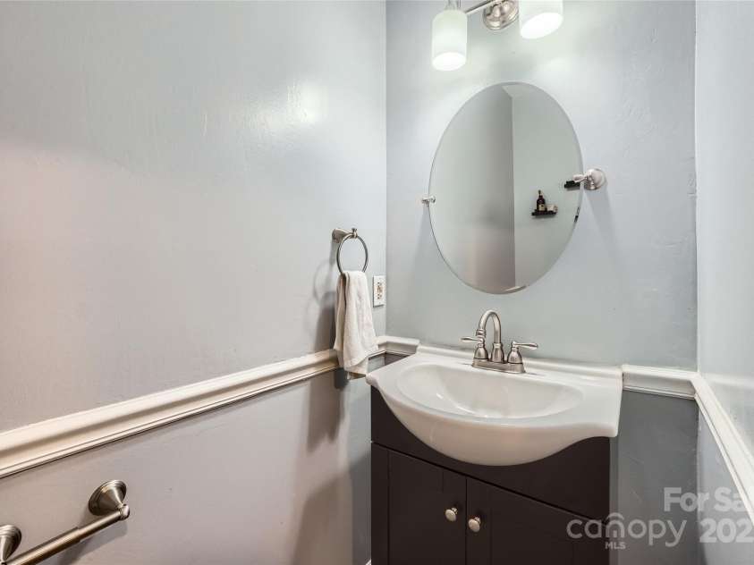 4704 Autumn Leaf Lane, Charlotte, NC 28277.  MLS# CAR4281492, YatesRealty ID 27107. 