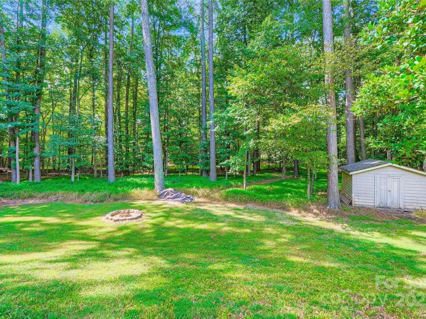 4704 Autumn Leaf Lane, Charlotte, NC 28277.  MLS# CAR4281492, YatesRealty ID 27107. 